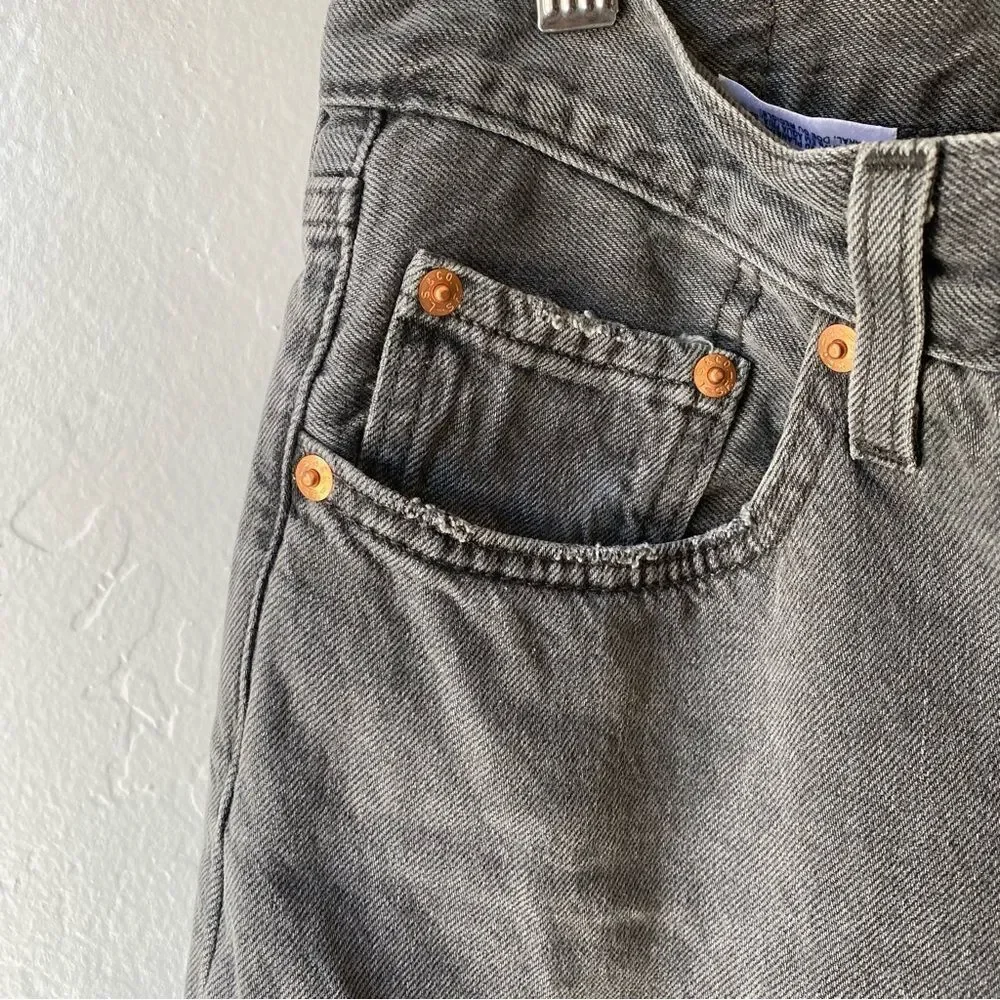 Levi’s 501 High Rise Raw Hem Straight Leg Cropped Jeans in Get Off My Cloud - Picture 7 of 15